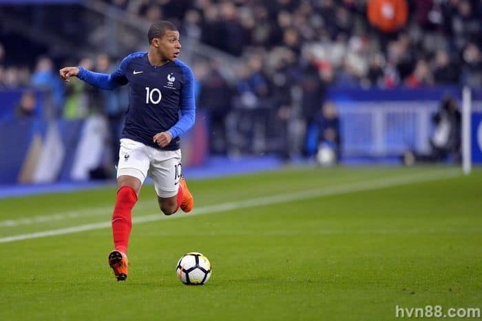 Top 10 cầu thủ chạy nhanh nhất thế giới bóng đá 2022 7