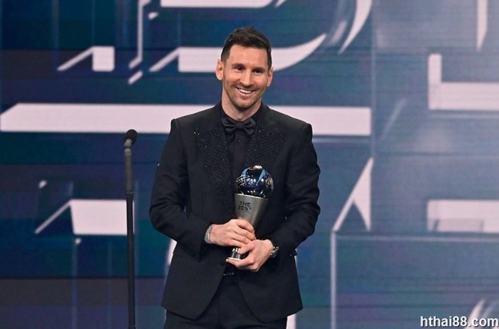 Messi nhận thưởng 